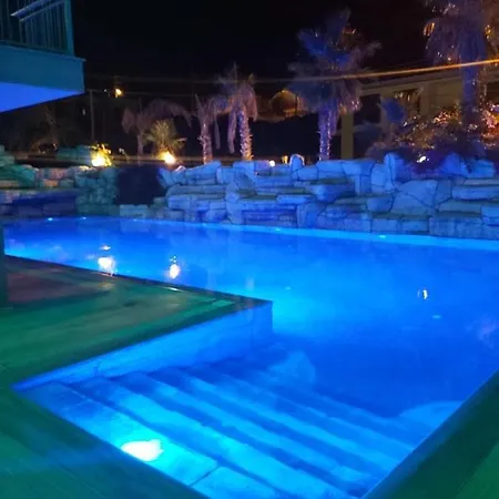 מלון Serenity Hotel Cesme *